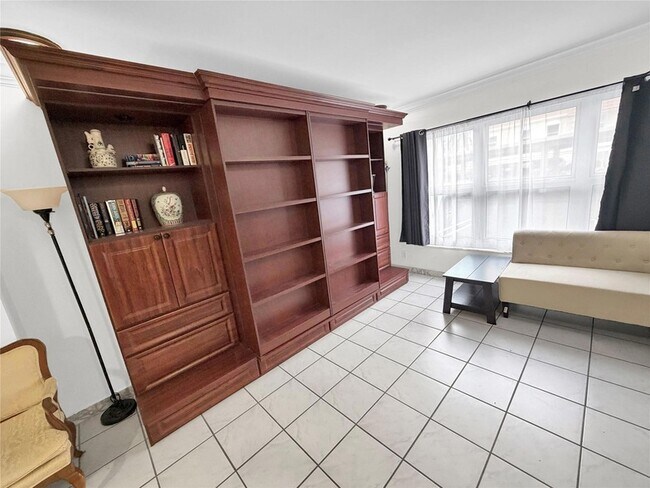 Building Photo - 405 N Ocean Blvd