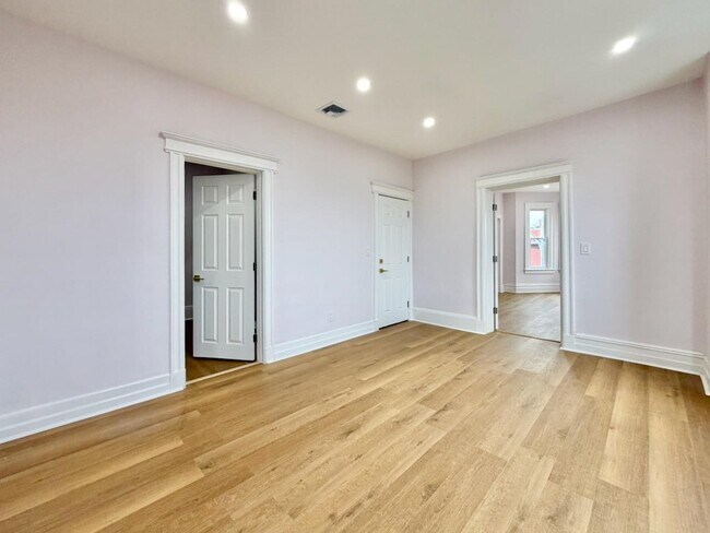 Building Photo - 130 Beach St