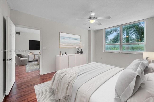 Building Photo - 2000 N Bayshore Dr