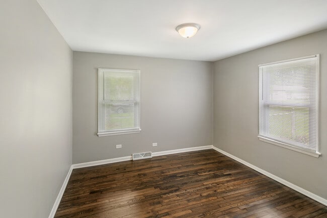 Building Photo - 15403 Cherry Ln