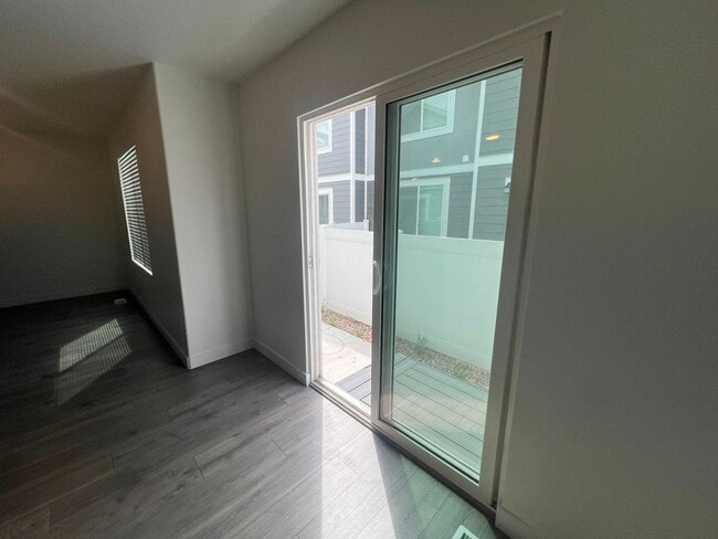 Building Photo - Charming Townhome in Provo, UT