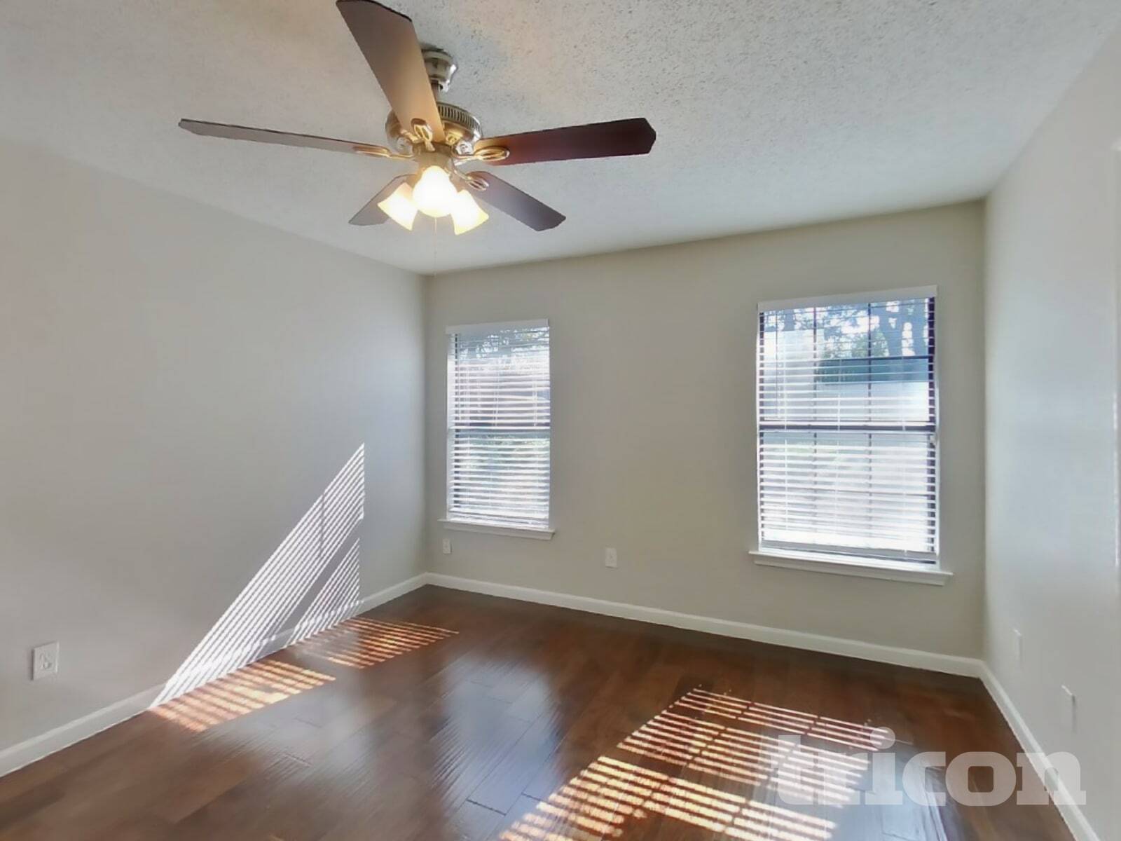 Building Photo - 716 King St