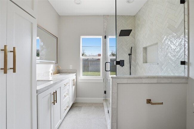 Building Photo - 10411 Londonderry Dr