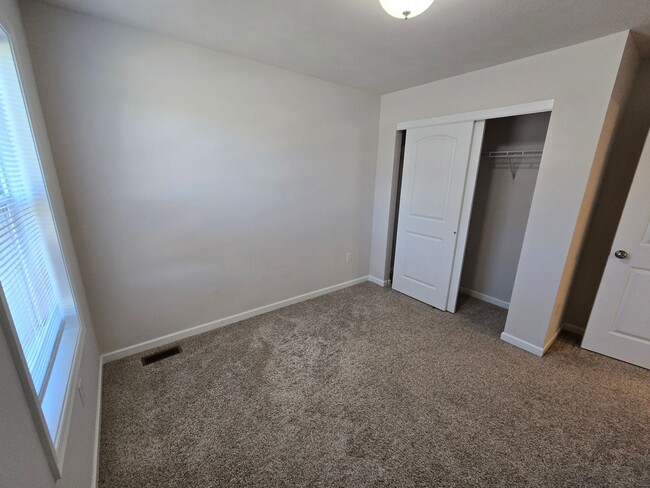 Building Photo - 3 Bedroom 2.5 Bath Single Family Home in G...