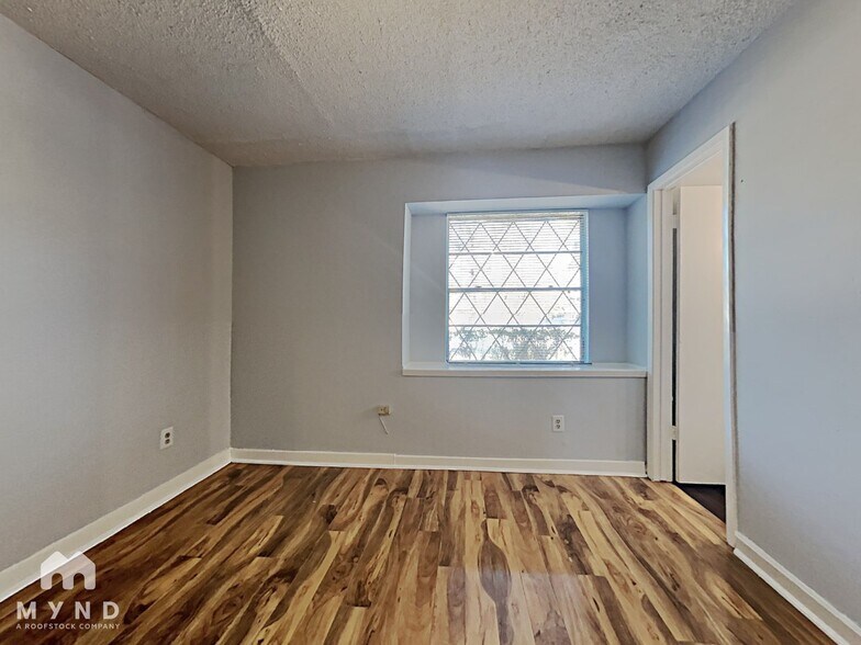 Building Photo - 8466 Gallahad St