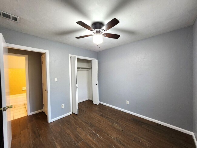 Building Photo - 3 bedroom for rent in NE Tallahassee, wood floors, Privacy Fenced yard, available early March 202...