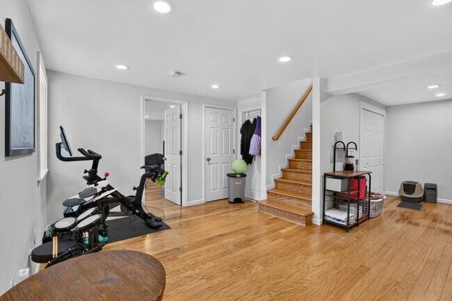 Building Photo - 4725 Springbrook Dr