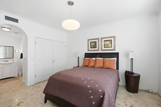 Building Photo - Charming 2-Bedroom Casita