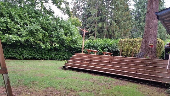 Building Photo - Cozy 4 beds with huge bonus room in Bellevue with private access to Phantom Lake