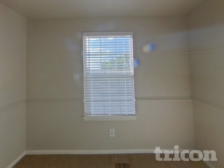 Building Photo - 1028 Oriole Cir