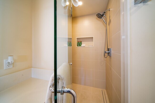 Building Photo - Modern Elegancy at Makali'i in Wailea – Finely Furnished 3 Bedrooms / 3 Bathrooms