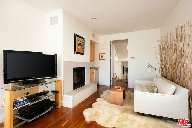 Building Photo - 2217 Grand Canal