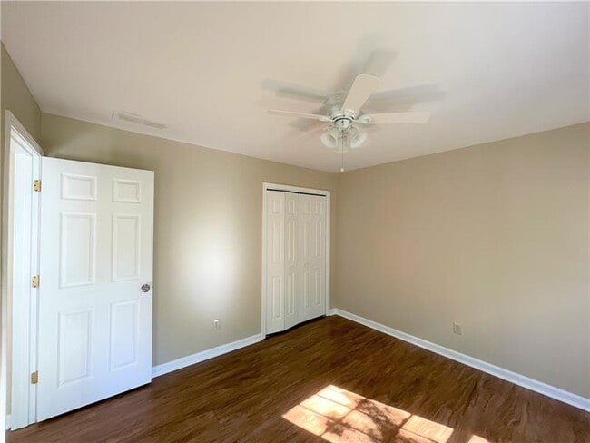 Building Photo - 10730 Pinewalk Forest Cir