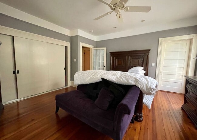 Building Photo - Available for lease May-September 2026. Stunning Fully-Furnished 3 BR/2.5 BA Available in the Hea...