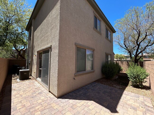 Building Photo - Gated 3-Bedroom 3-Bathroom Home in Southwest!