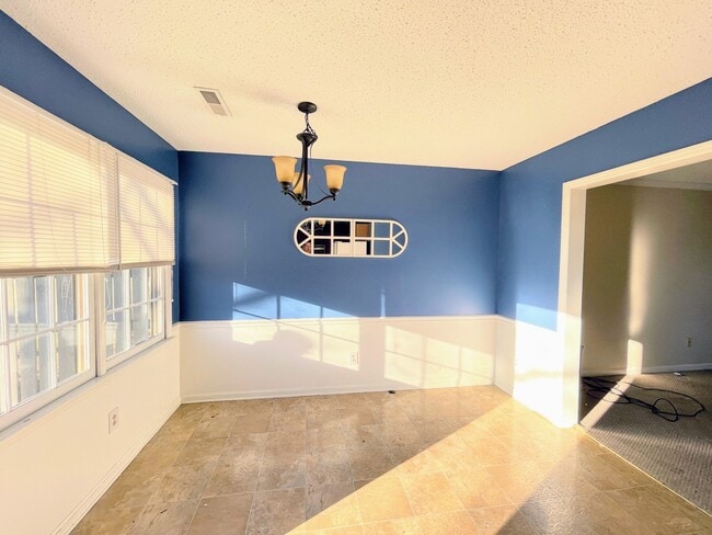 Building Photo - 603 Maysville Rd NE