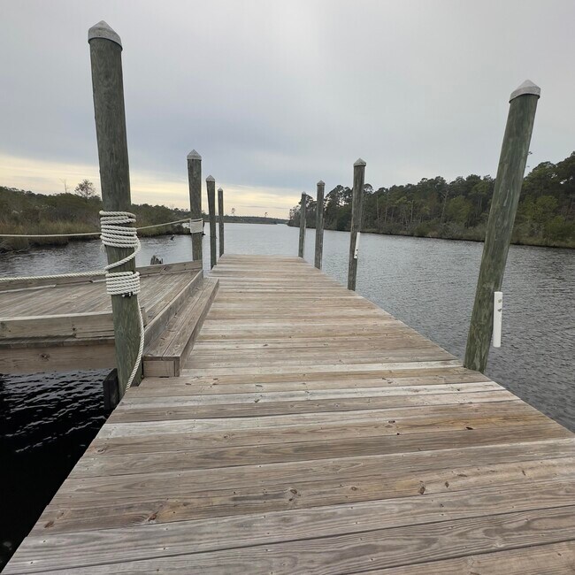 Building Photo - 10 Riverwalk Xing