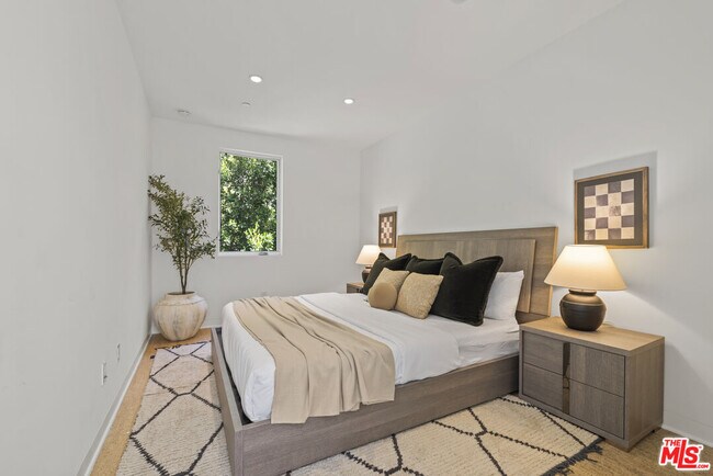 Building Photo - 2756 Westshire Dr