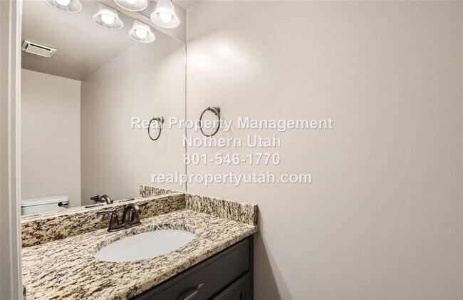 Building Photo - 1795 E Whitetail Dr