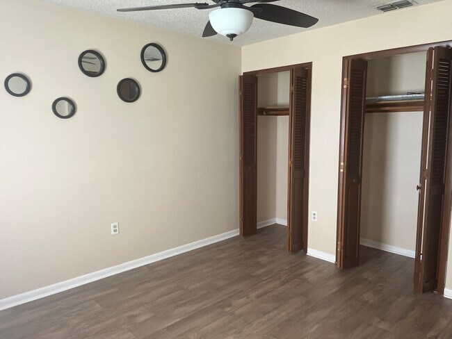 Building Photo - 2112 W Martin St