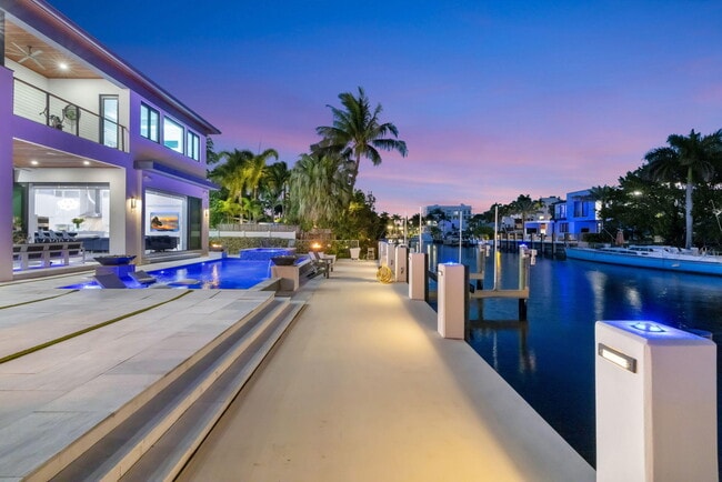 Building Photo - 334 Isle of Capri Dr