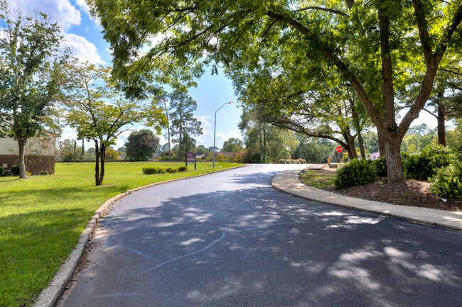 Building Photo - 1121 Alice Dr