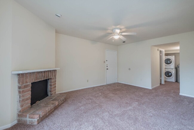 Building Photo - 16111 ASPENGLEN DR #206 - Beautiful 2 Bedroom, 2 Bath with Pool View!