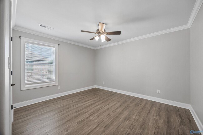 Building Photo - 17050 Stonegate Dr