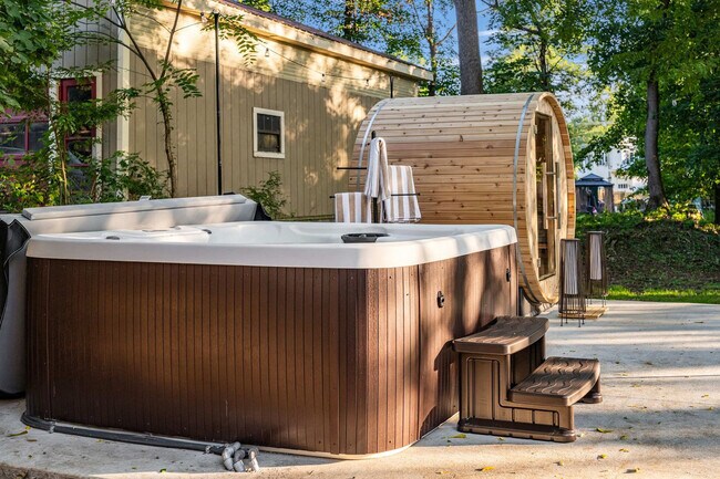 Building Photo - 52 Church St