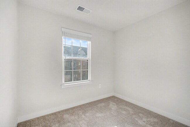 Building Photo - **Special Move-in Offer**  $500 off of the first month's rent.  Exceptional 3-Level Corner Unit T...