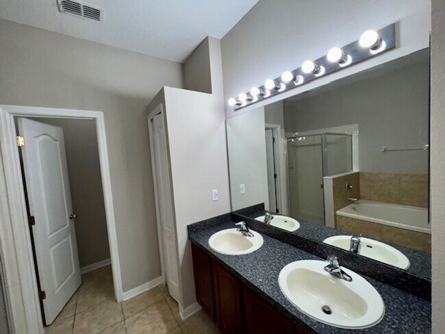 Building Photo - 9240 Black Hawk Ct