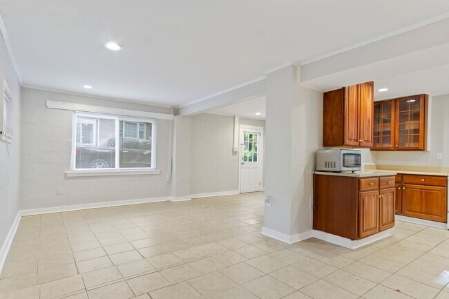 Building Photo - Rare 1 Bedroom Apartment in Williamsburg, VA | Pet-Friendly Rental