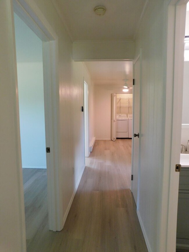 Building Photo - Price Reduced!!! $1950/Month