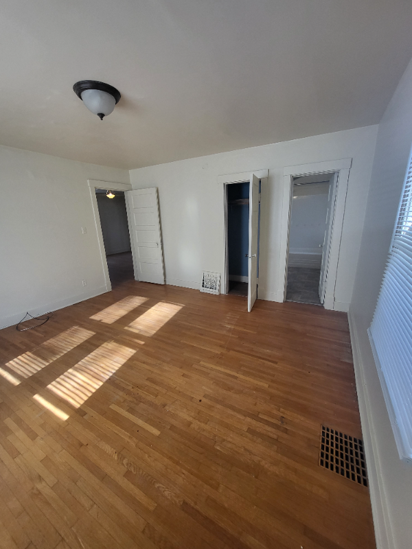Building Photo - 1629 W 13th St N