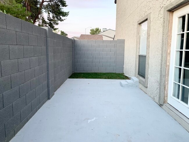 Private Patio off Kitchen - 264 E Betty Elyse Ln