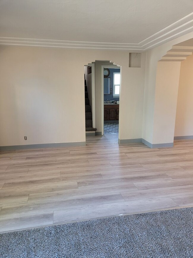 Building Photo - Supper cute 3 bedroom 1 bath house. This house has lots of charm.  The upstairs is one big bedroo...