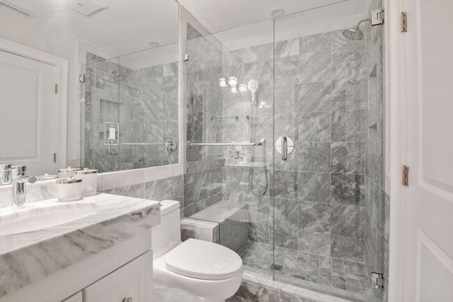 Building Photo - 90 Glades Rd
