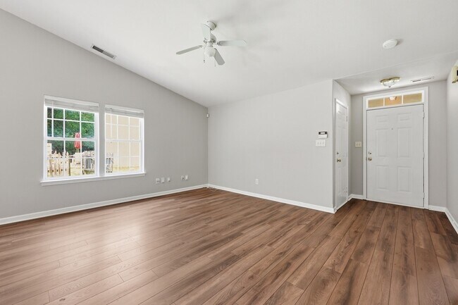 Building Photo - 2872 Oasis Ln