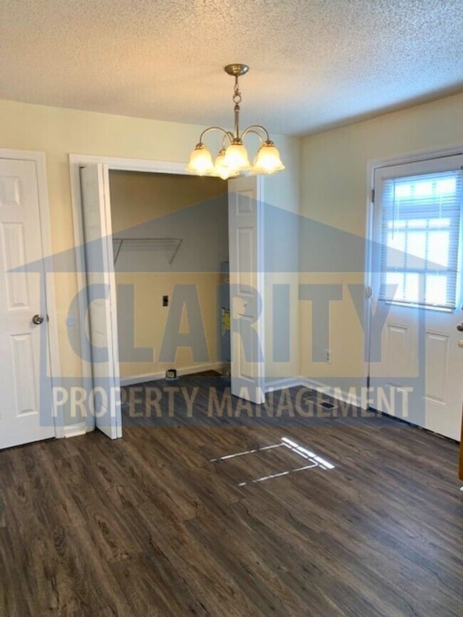 Building Photo - **766/768 Urbane Road NE