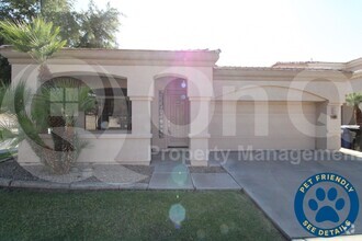 Building Photo - 1252 N Santa Anna St
