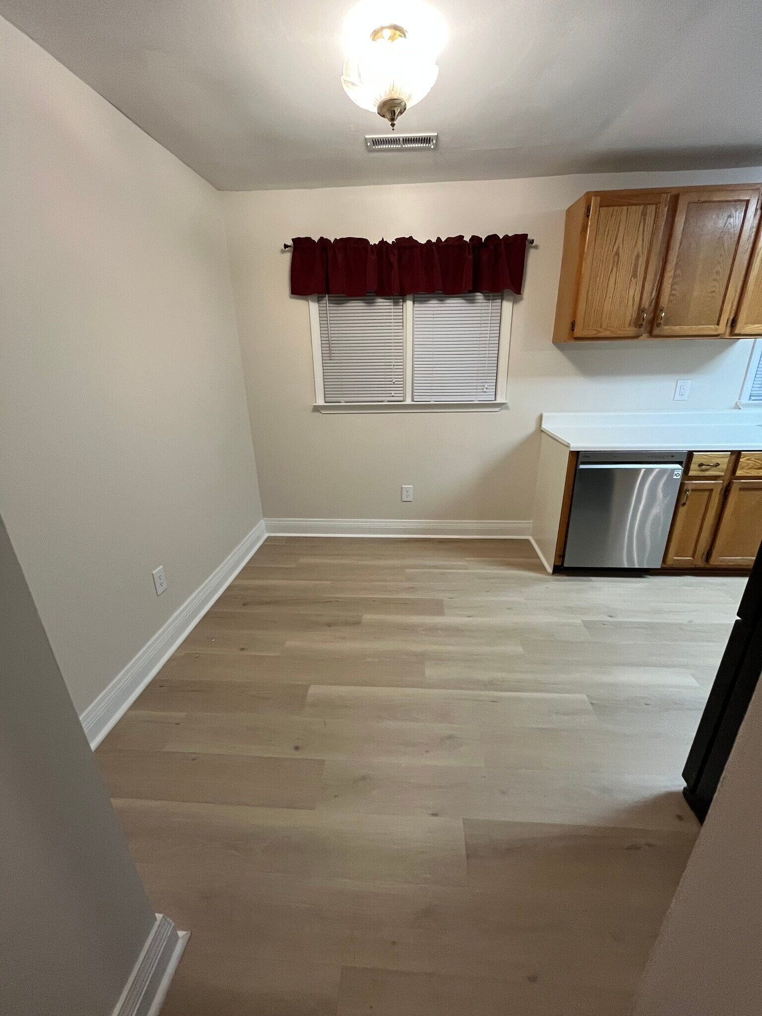 Dining area - 13400 Oakwood Drive