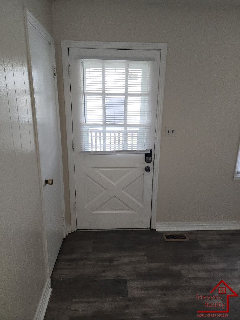 Building Photo - 1202 Pleasant View Dr