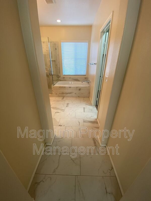 Building Photo - 31925 Red Pine Way