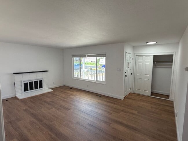 Building Photo - Fully Renovated 3-Bedroom Single Family Home in Rodeo
