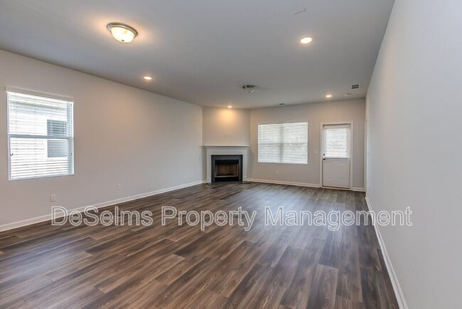 Building Photo - 3418 Hattie Ln