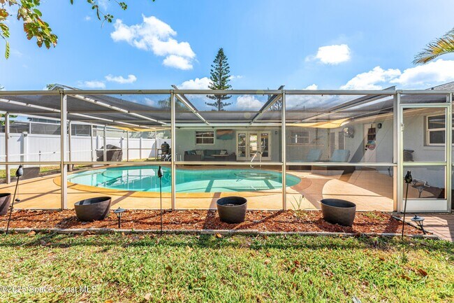 Building Photo - 113 Las Palmas