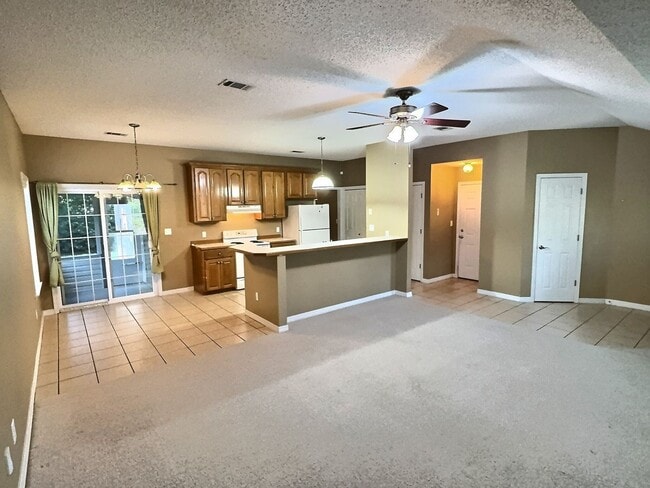 Building Photo - Ocean Springs home with convenient location!