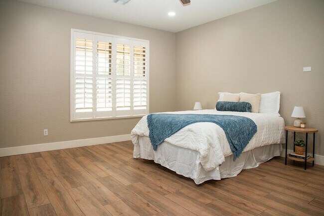 Building Photo - 1874 S 160th Ln