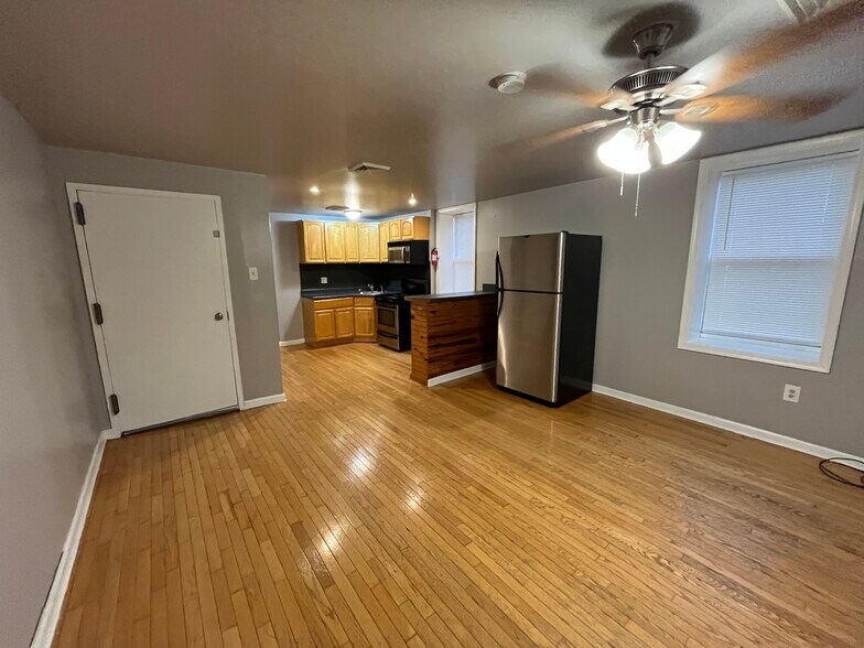 Building Photo - 4900 Walton Ave