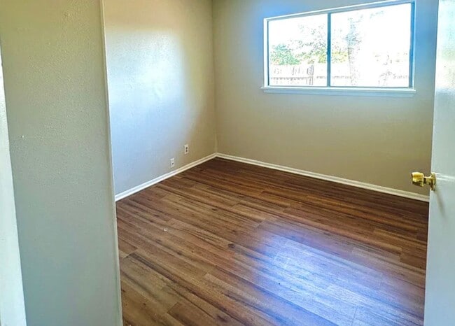 Building Photo - 8432 Dixon Ridge Dr